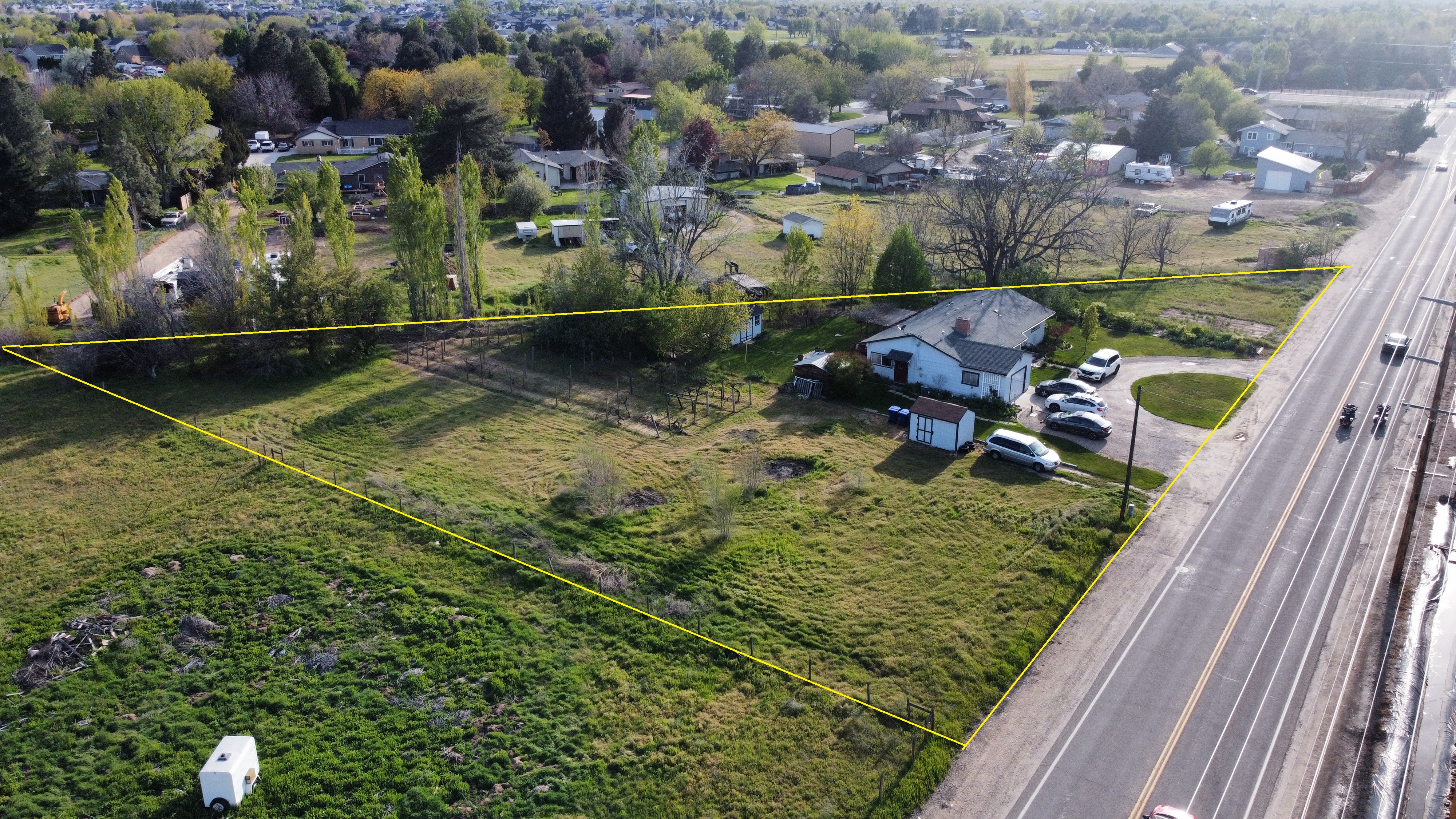 Aerial view — property boundary